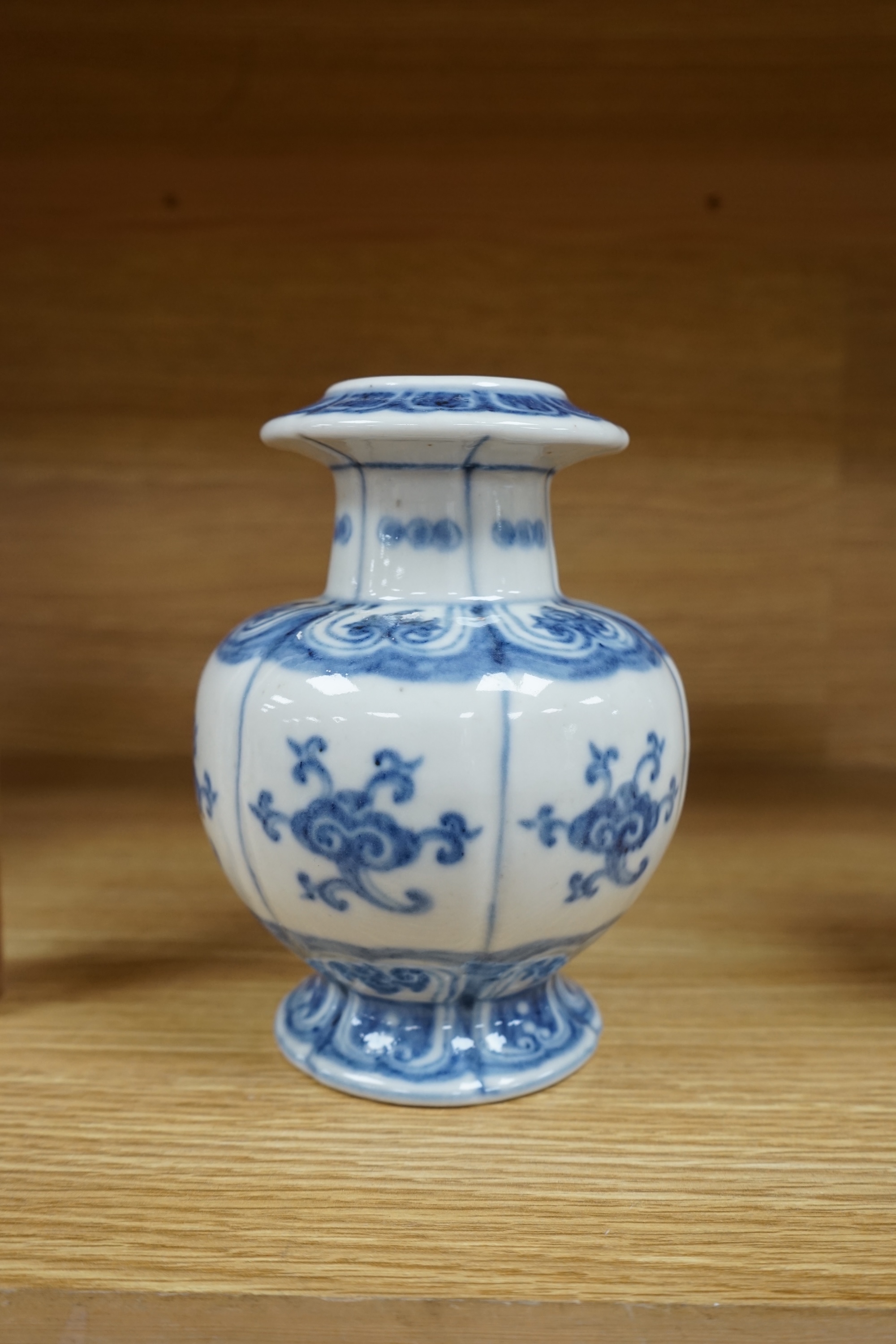 A Chinese blue and white bulbous vase 18cm high. Condition - good.